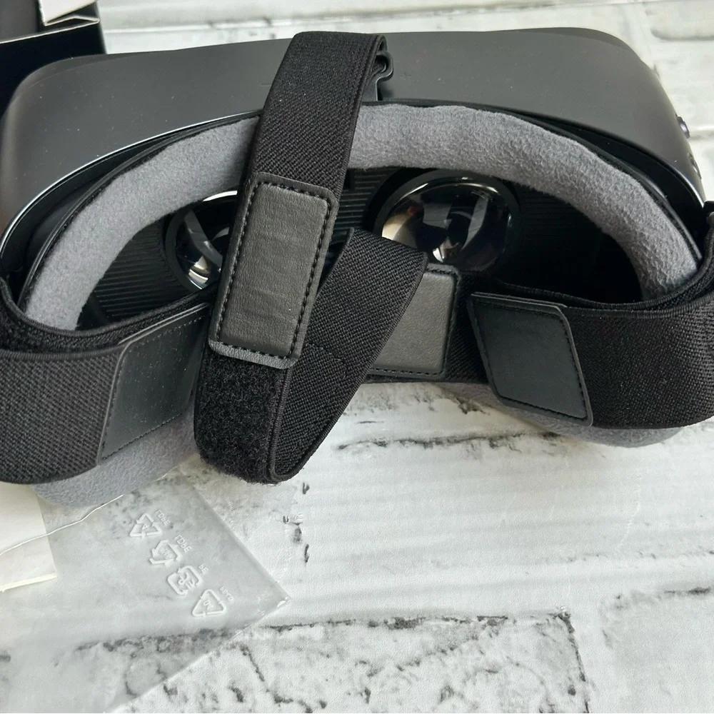 Samsung Gear VR with Controller - Black
